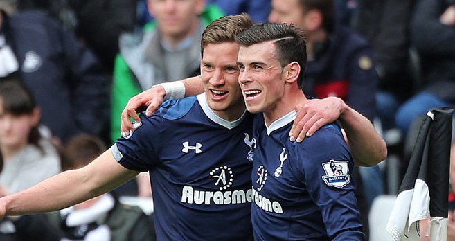 杨瀚森NBA生涯首次首发，被打到面部痛苦倒地，裁判未及时吹停比赛引争议