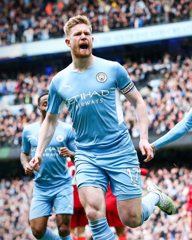 西甲半场：拉菲尼亚点射建功+中框，巴萨暂1-0十人黄潜（西甲半场战报：拉菲尼亚点球破门并中柱，巴萨暂以1-0领先十人比利亚雷亚尔）